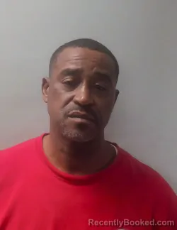 Mugshot of LATRAVEUS DESHUN RICHARDSON