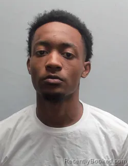 Mugshot of RONDERRIUS DA'JUAN THREATT