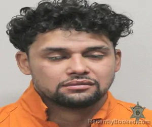 Mugshot of OSCAR VELAWQUEZBUESO