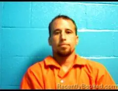 Mugshot of TRAVIS L GILMORE