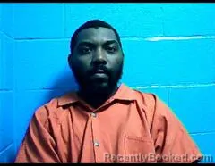 Mugshot of DANTRAELL D BENJAMIN booked in St Mary County, Louisiana on April 25, 2026