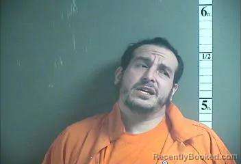 Mugshot of JIOVANI L TORRES-GUZMAN