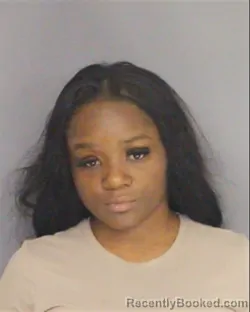 Mugshot of QUANAZIA A BENNETT