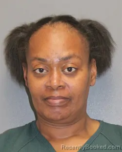 Mugshot of LATOYIA L LYNARD booked in Salem County, New Jersey on March 10, 2026