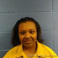 Mugshot of LECRETIA DAVIS