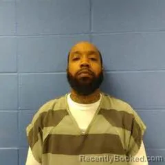 Mugshot of DEONTAE SHAW