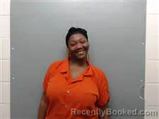 Mugshot of TYQUIONNA DENAE HUNTER