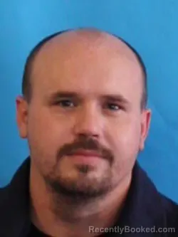 Most wanted individual Derek Edward Baker – Livingston County, Missouri